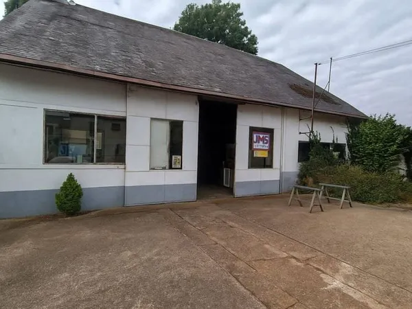 Local d'activité 1000 m²