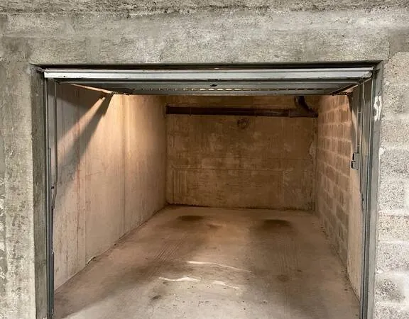 Garage/Parking