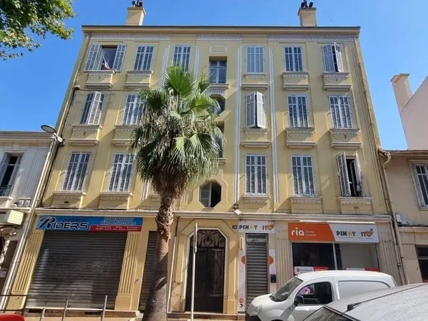Immeuble 591 m²
