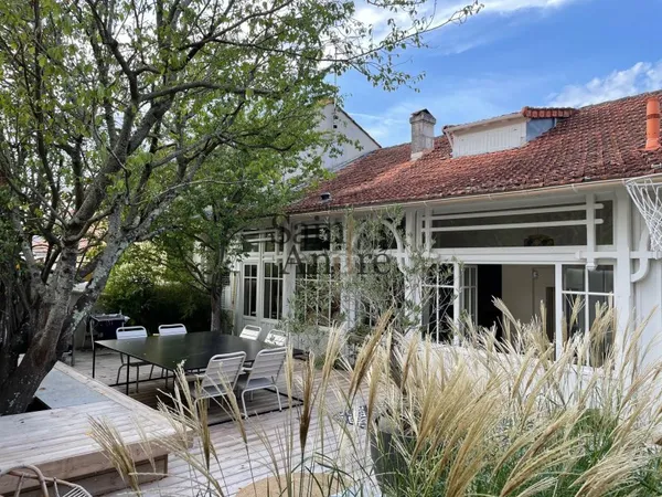 Maison d'env. 180m2 avec jardin & piscine