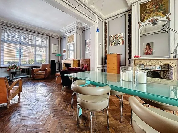 Maison 8 pièces 205 m²