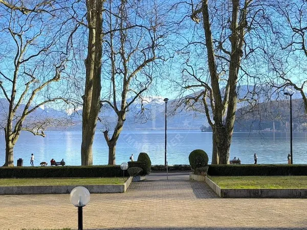 EXCLUSIVITÉ - APPARTEMENT AVEC TERRASSE ET VUE LAC - RARE À LA VENTE - TRIANGLE D'OR - ANNECY