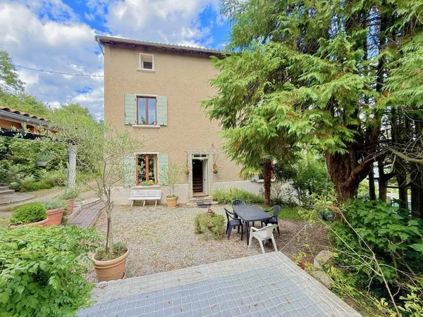 CORPS DE FERME DE 210 m² - REMISE À CHAPONOST // SUD OUEST LYO