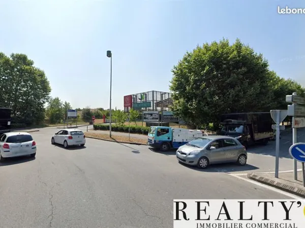 Local commercial 271 m²