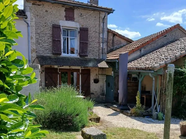 Maison de bourg de 3 chambres, garage et Jardin attenant
