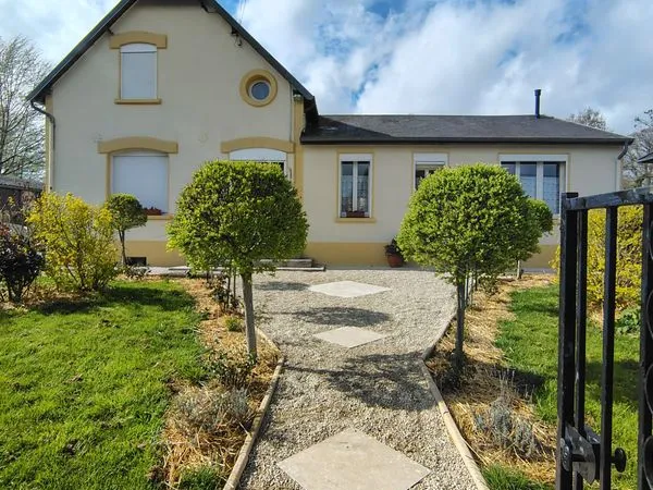 Corps de ferme rénové - 7 000 m² de terrain - 400 m² dépendances - idéal propriétaire de chevaux