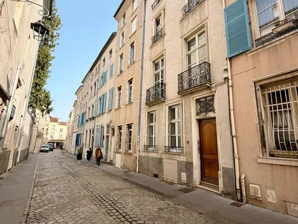 Appartement F1 avec terrasse privative Centre Nancy