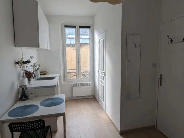 A louer, T1 meublé situé quartier St-Pavin/Gambetta (rive droite)