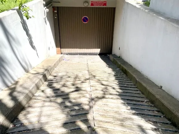 Vend Place de Parking Mairie de Montreuil