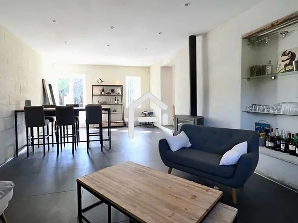 AVIGNON - Propriété 260m2, annexes sur 3600m2 de terrain