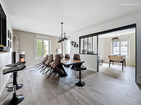 Maison 11 pièces 225 m²