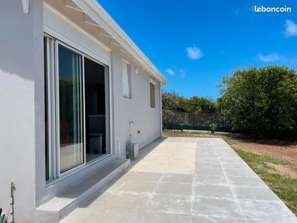 Location maison meublé neuve situé à la DESIRADE