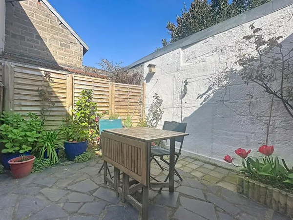 Nantes Tortière - Maison de ville 95m², 2 chambres, cour et sous-sol