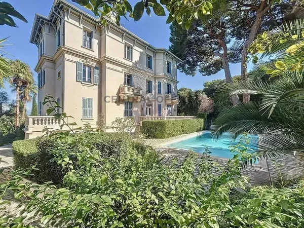 Cap D'Antibes, Appartement 4 pièces dans une résidence belle époque avec piscine