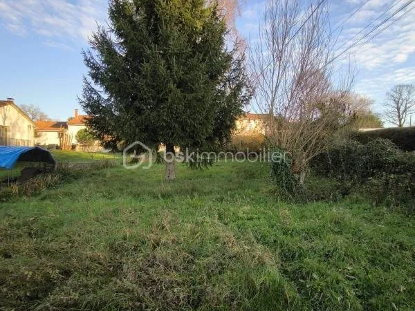 Terrain constructible de 624 m² avec bâti à rénover ou à démolir - La Chapelle Blanche, commune de S