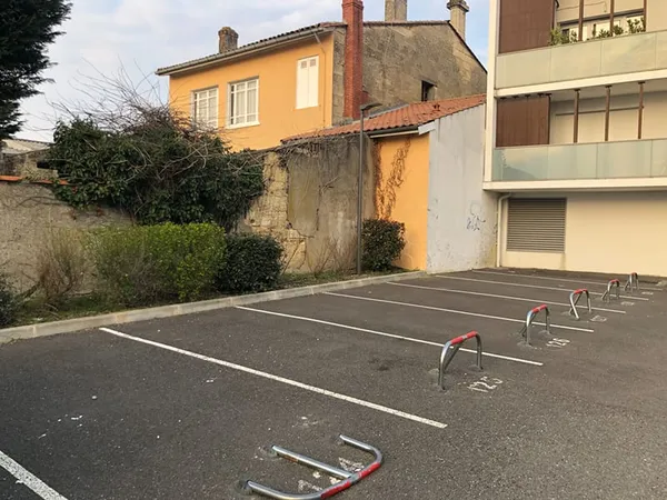 Parking dans résidence neuve.