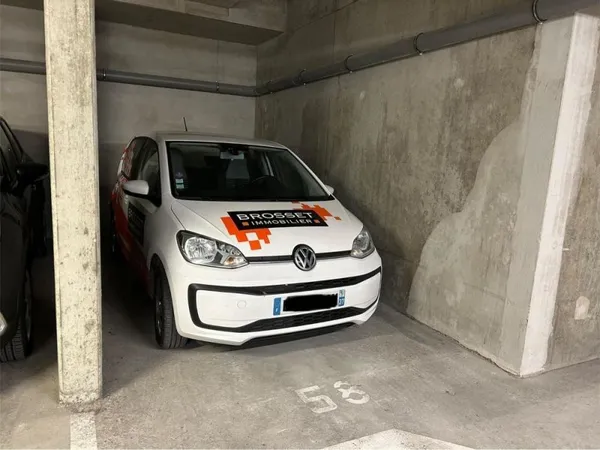 Stationnement Location Tours   60€