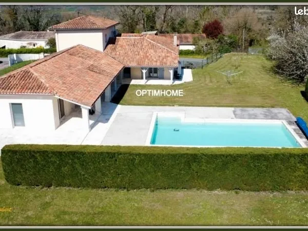 Maison 7 pièces 234 m²