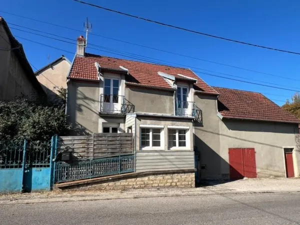 Maison de ville F5 avec dépendances et terrain