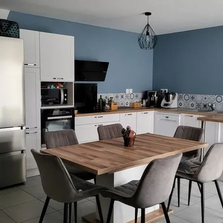 Maison mitoyenne de plain-pied pied 72m2 avec garage et terrain