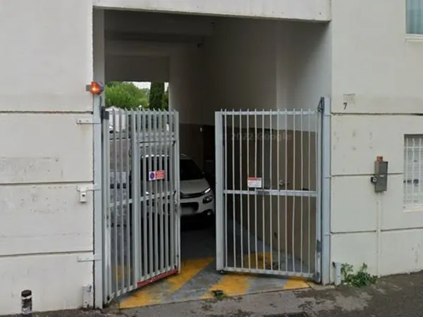 Place de parking dans résidence sécurisée et fermée