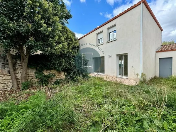 VILLA T4 AU COEUR DE MAUGUIO