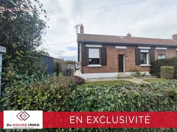 Maison semi-individuelle semi plein-pied avec studio