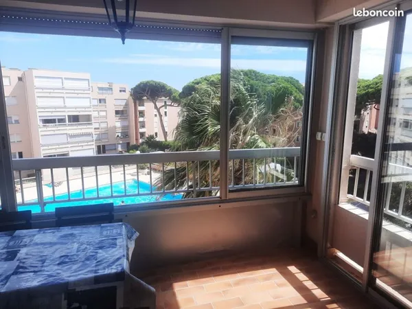 PORT de Hyères/ très BEAU T2/ PISCINE