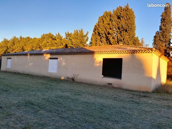 Hangar agricole + 1.16 ha d'oliviers