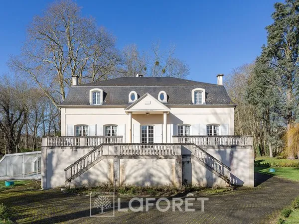 Maison 12 pièces 413 m²