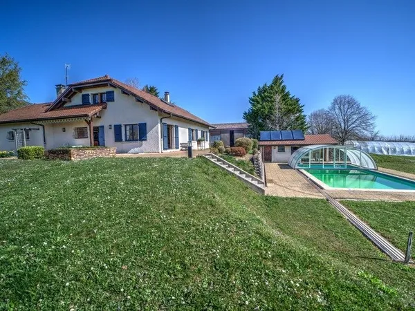 Dpt Ain (01), à vendre ECHENEVEX maison P5 de 324,04 m² - Terrain de 10 000,00 m² - Plain pied