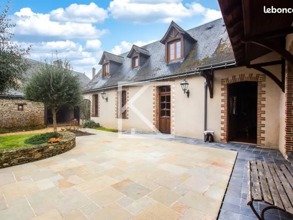 Maison 8 pièces 250 m²