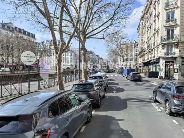 Local commercial 328 m²