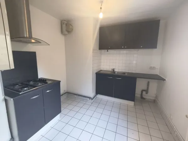 Bel appartement F2 vue sur le JARD
