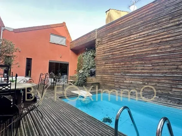LOFT AVEC PISCINE EN HYPER CENTRE VILLE