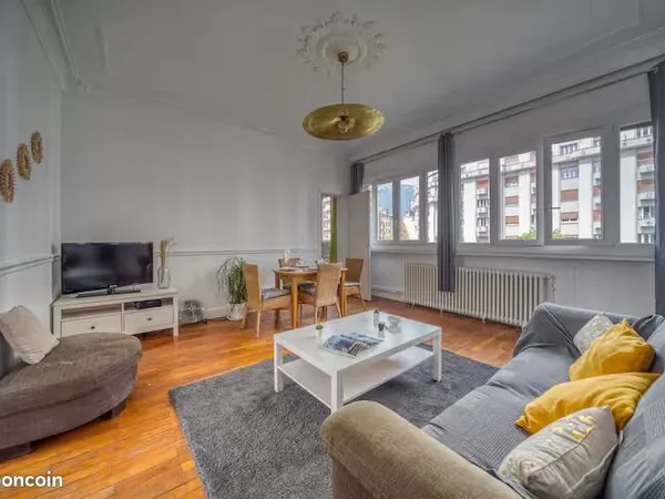 T3/T4 meublé 64 m² - Ultra lumineux - Climatisation - Dernier étage avec vue Belledonne