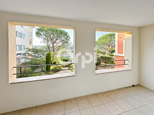À vendre - Appartement T3 - Cogolin - Loggia et 2 places de stationnement - Immédiateté centre-ville