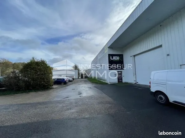 Local d'activité 2 840 m²