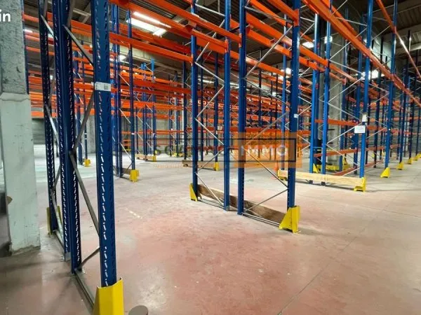 Local industriel 2 608 m²