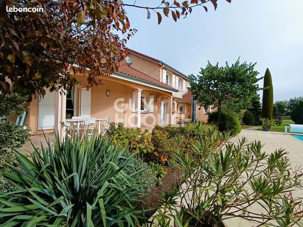 Propriété 7 pièces 172 m²