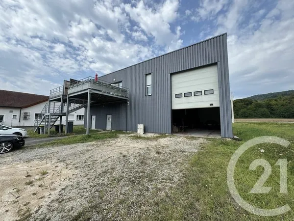 Local professionnel 4 pièces 525 m²