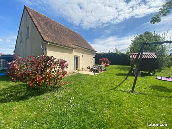 Maison avec 4 chambres avec jardin, garage et poêle récent