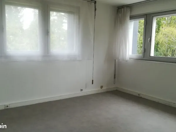 Bureau très lumineux 18 m2