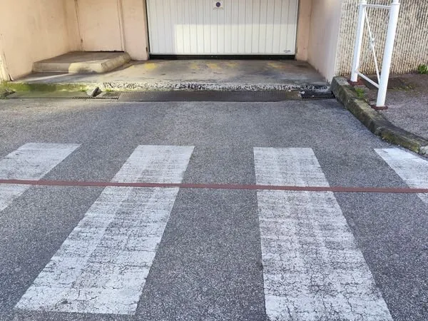 Vends lot de 6 parkings en sous-sol