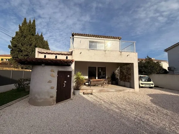 Villa principale avec une dépendance villa T2 sur un terrain de 727 m2