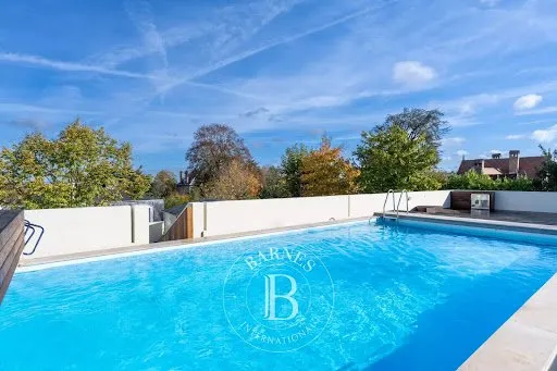 Maison 10 pièces 305 m²