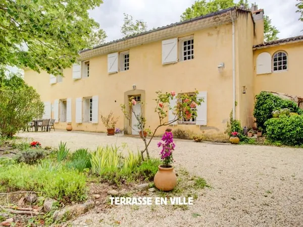 AIX-EN-PROVENCE - MAS ANCIEN - 250 m2 JARDIN - 1 260 000 EUR