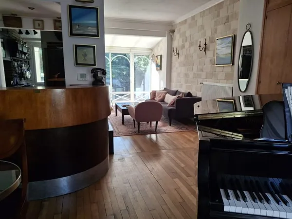 EXCLUSIVITÉ - MAISON FAMILIALE INDÉPENDANTE - CENTRE-VILLE
