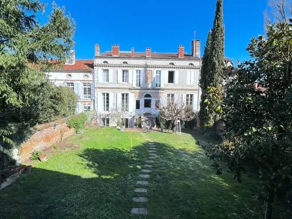 À vendre : Hôtel particulier d'exception du 18 ème siècles - Coeur historique d'Agen