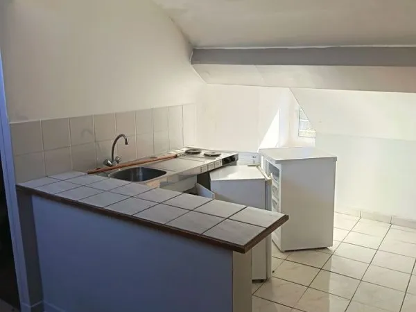 Studio 27,94 m² au sol ? 1er étage ? Idéal